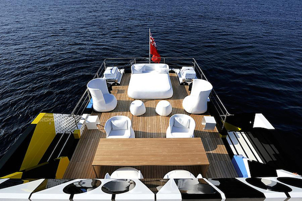 Jeff-Koons-Guilty-Yacht-Dakis-Joannou-04