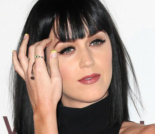 katy perry kitrino galliko ti xroma evapse ta mallia tis
