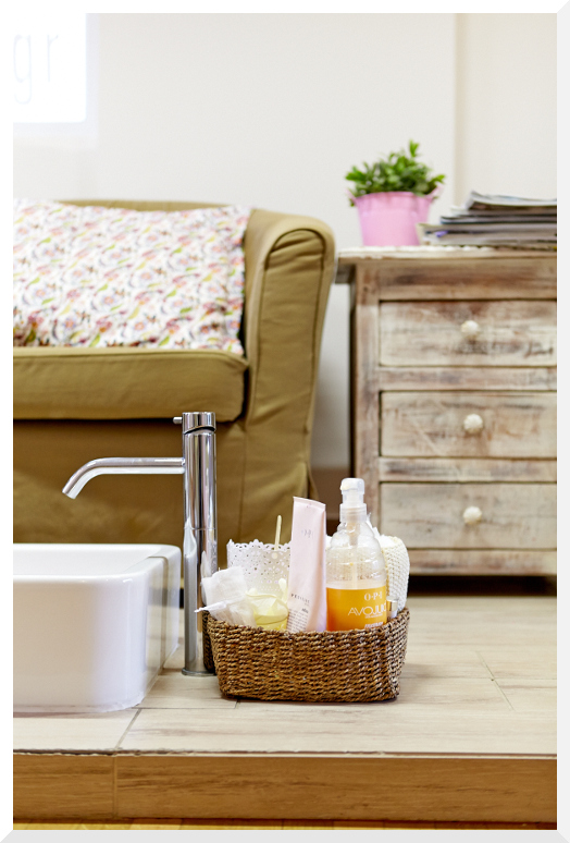 cure nailworks diaforetiko nail bar glyfada details