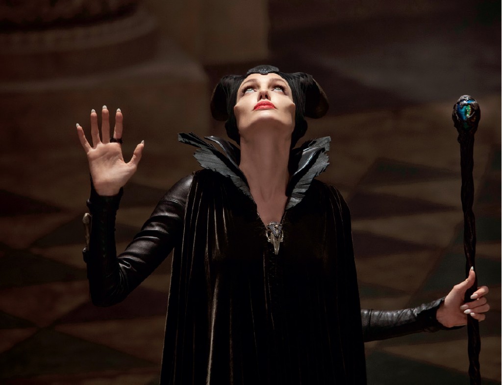 angelina-jolie-peoplegreece, milaei gia ola