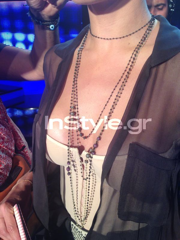 zeta makripoulia ti forese sto enato live j2us bousto