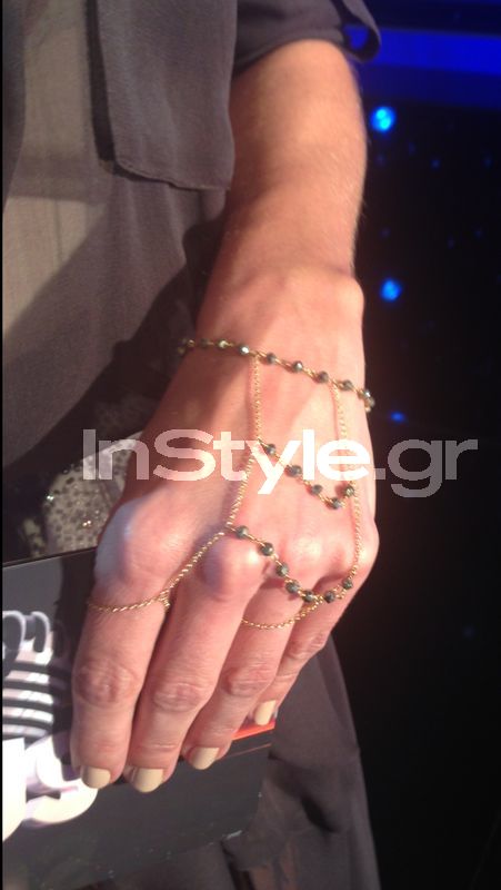 zeta makripoulia ti forese sto enato live j2us kosmima