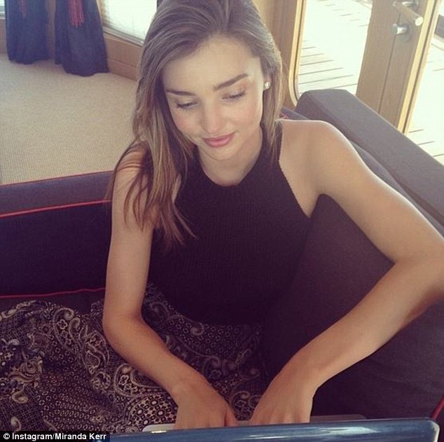 miranda-kerr-kypros-giot, peoplegreece