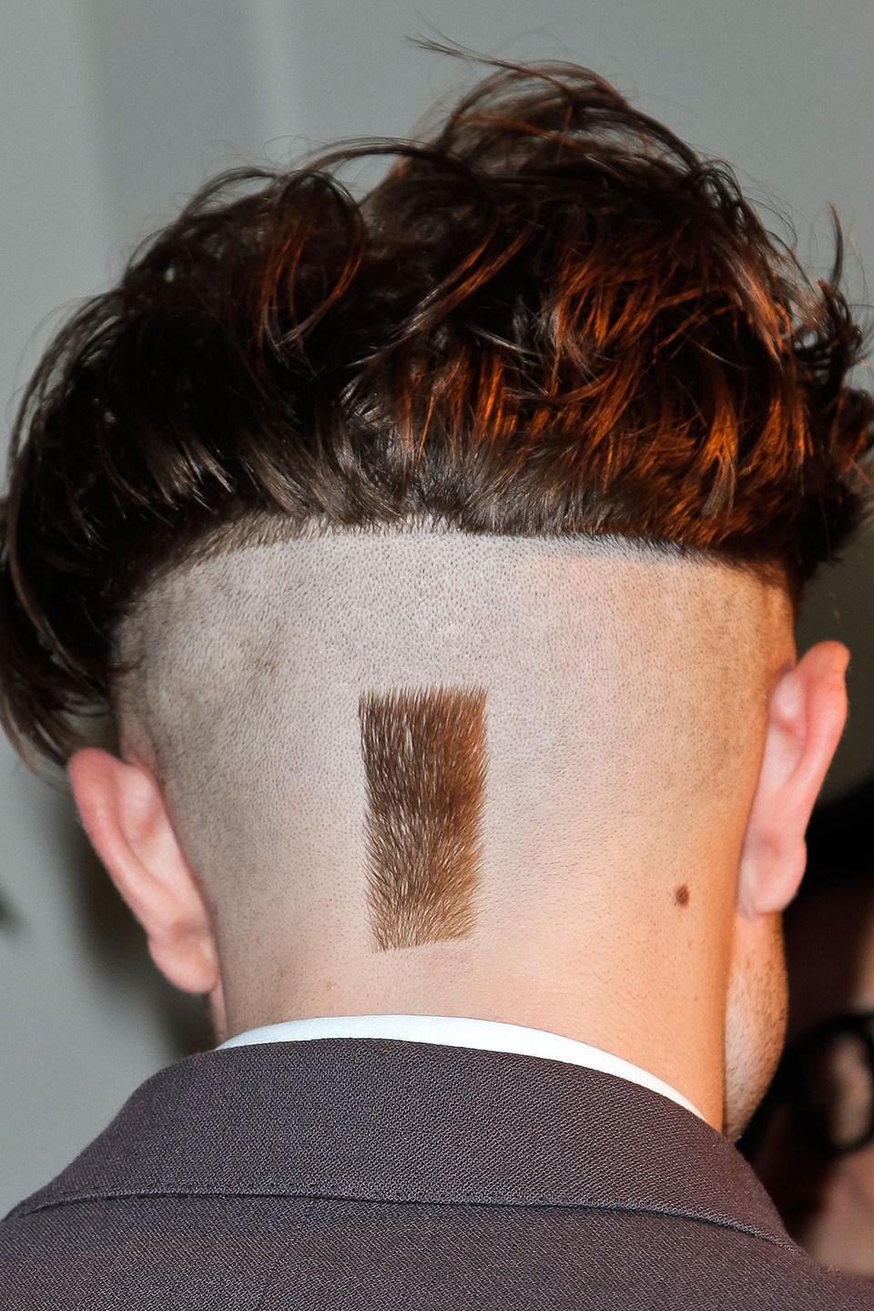 Robert-Pattinson_back