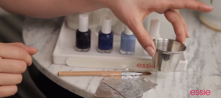 manikiour video ti tha xreiasteite essie