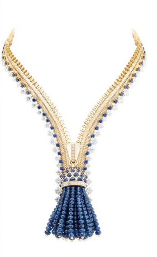 margot robbie necklace 2