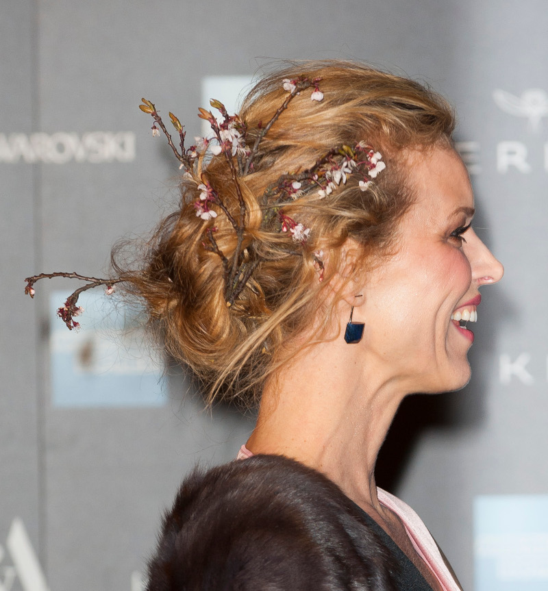 Eva Herzigova alexander mcqueen louloudia sta mallia sto plai