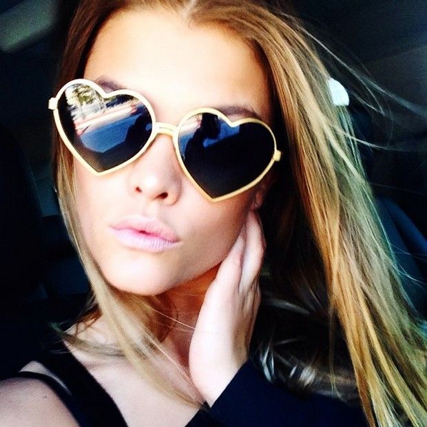 nina-heart-glasses, model, selfie