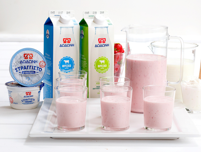 Smoothie φράουλα με στραγγιστό γιαούρτι ΔΩΔΩΝΗ FoodFactory Γλυκά