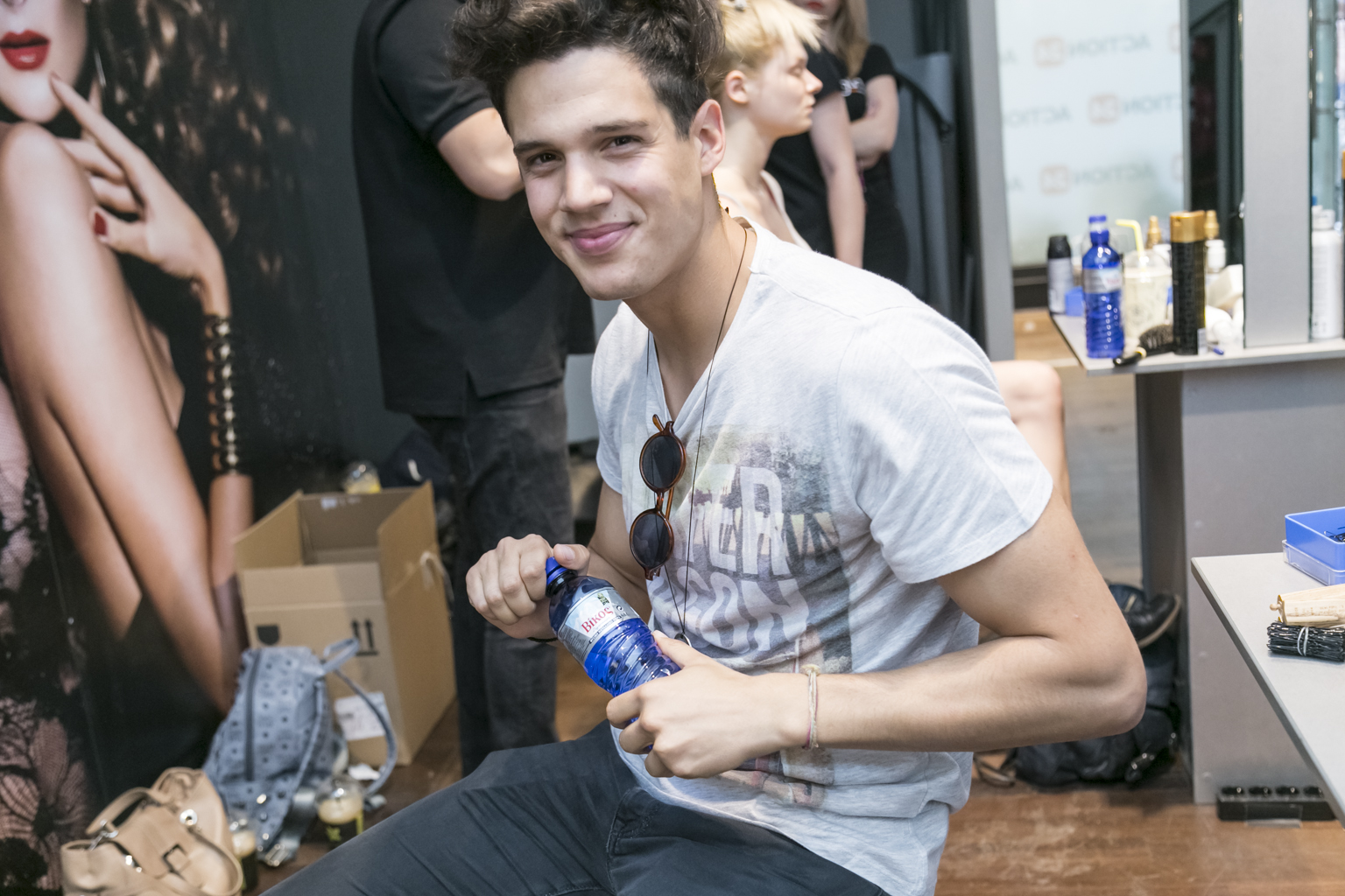 vikos , nera, anapsiktika, coca cola. in style real time fashion party