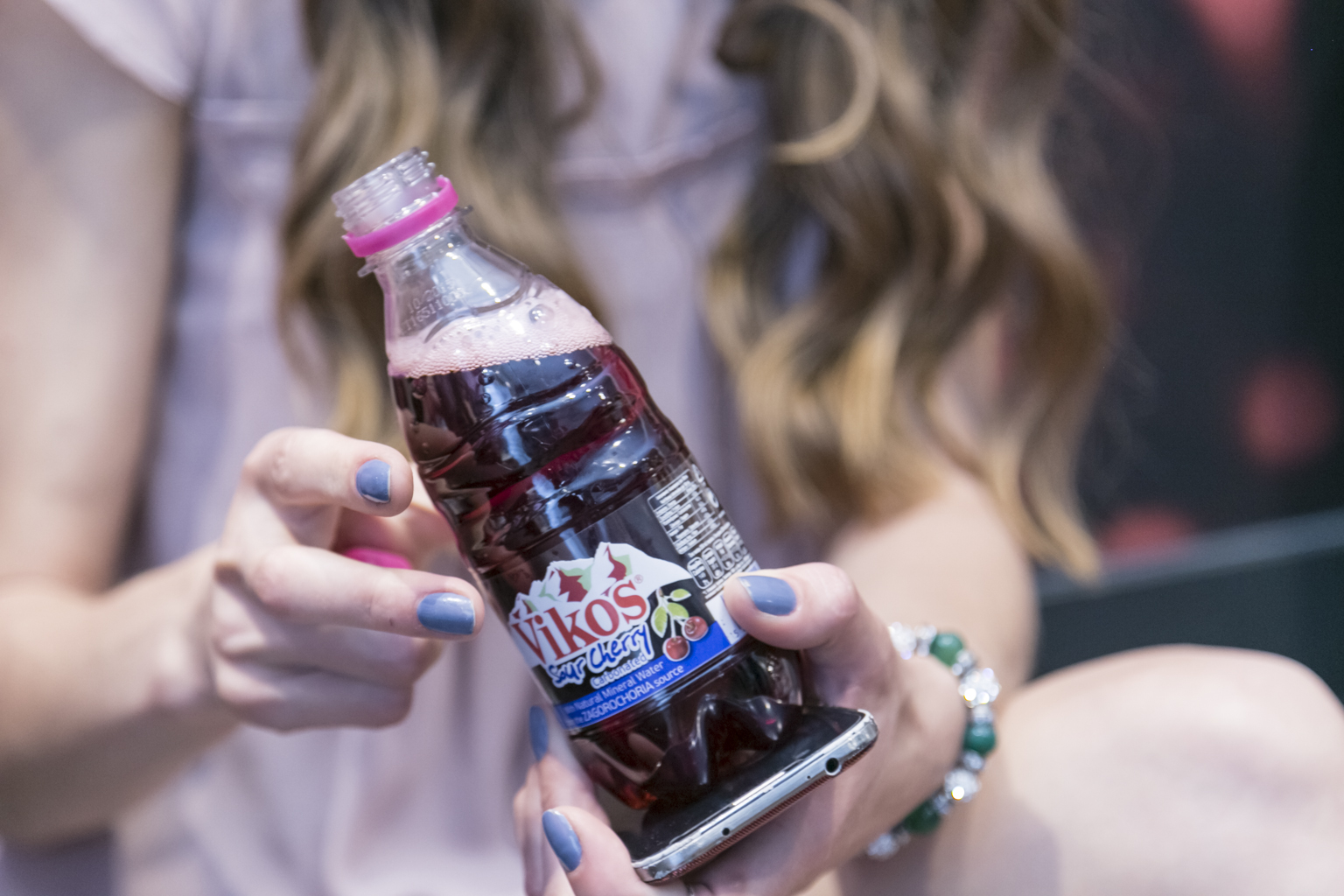 vikos , nera, anapsiktika, coca cola. in style real time fashion party