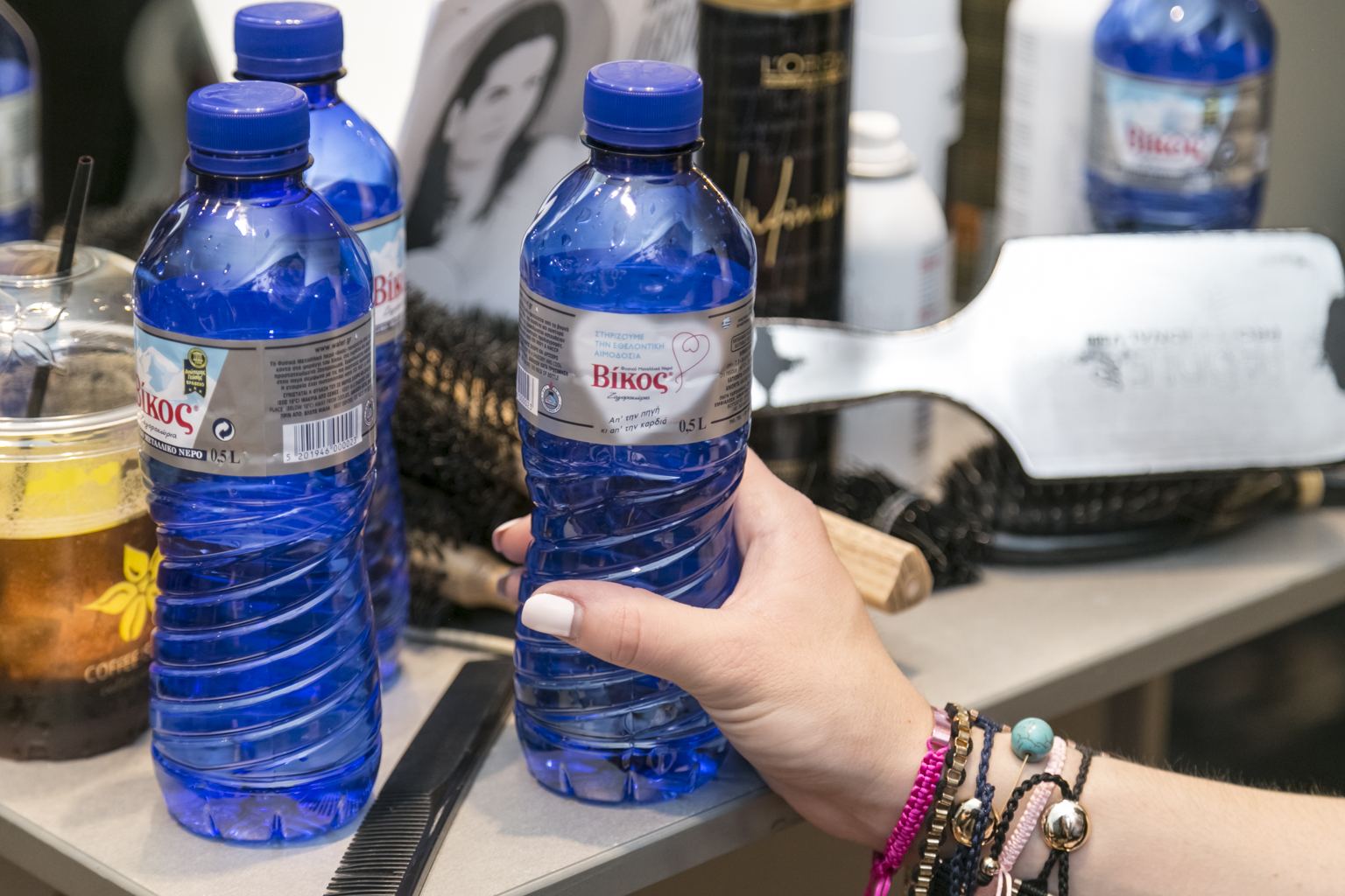 vikos , nera, anapsiktika, coca cola. in style real time fashion party