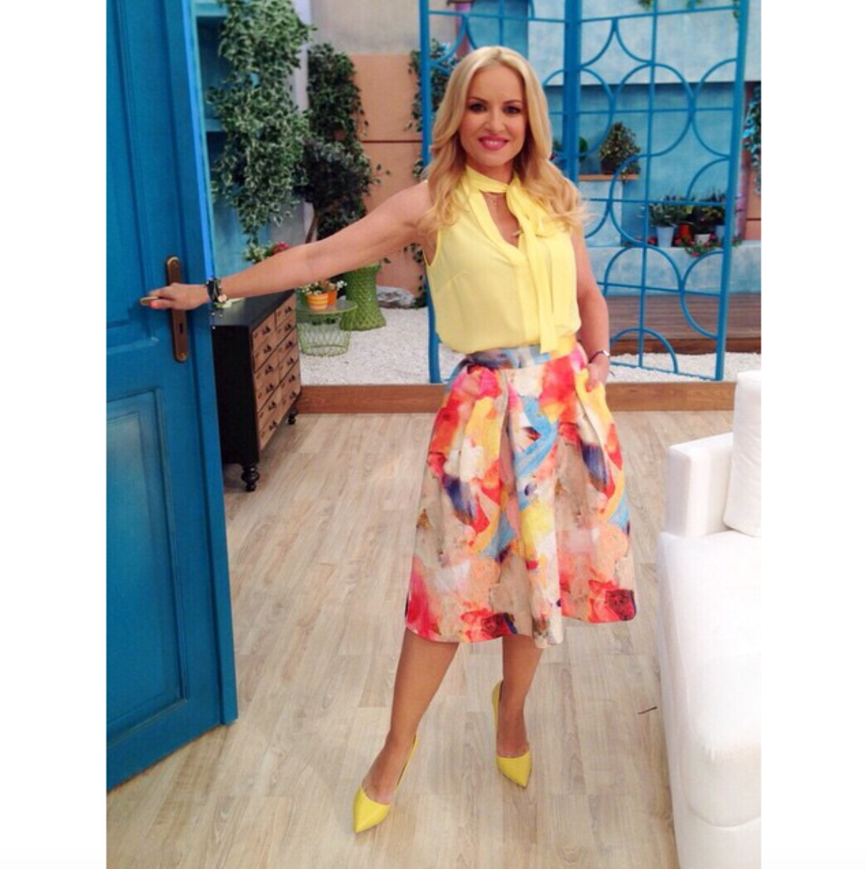 maria mpekatorou, proino sou kou, floral fousta H&M