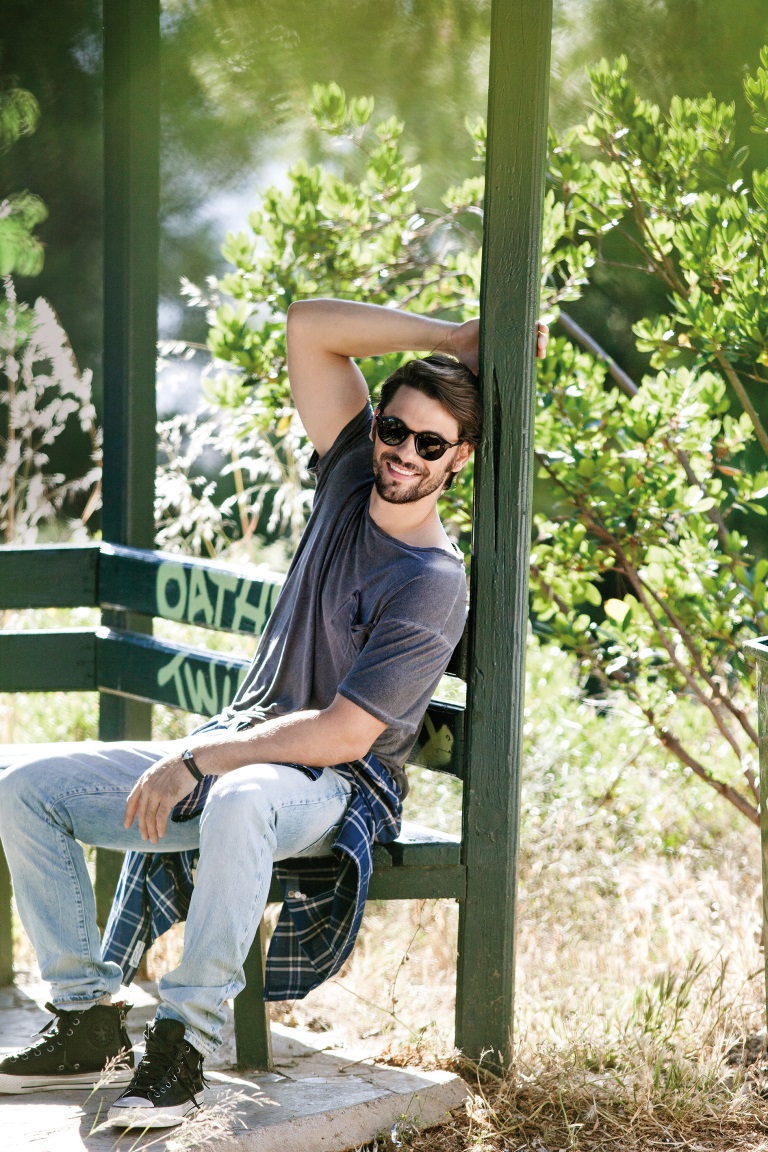 apostolis totsikas, fotografisi, tefhos iouliou, poukamiso, homepage image