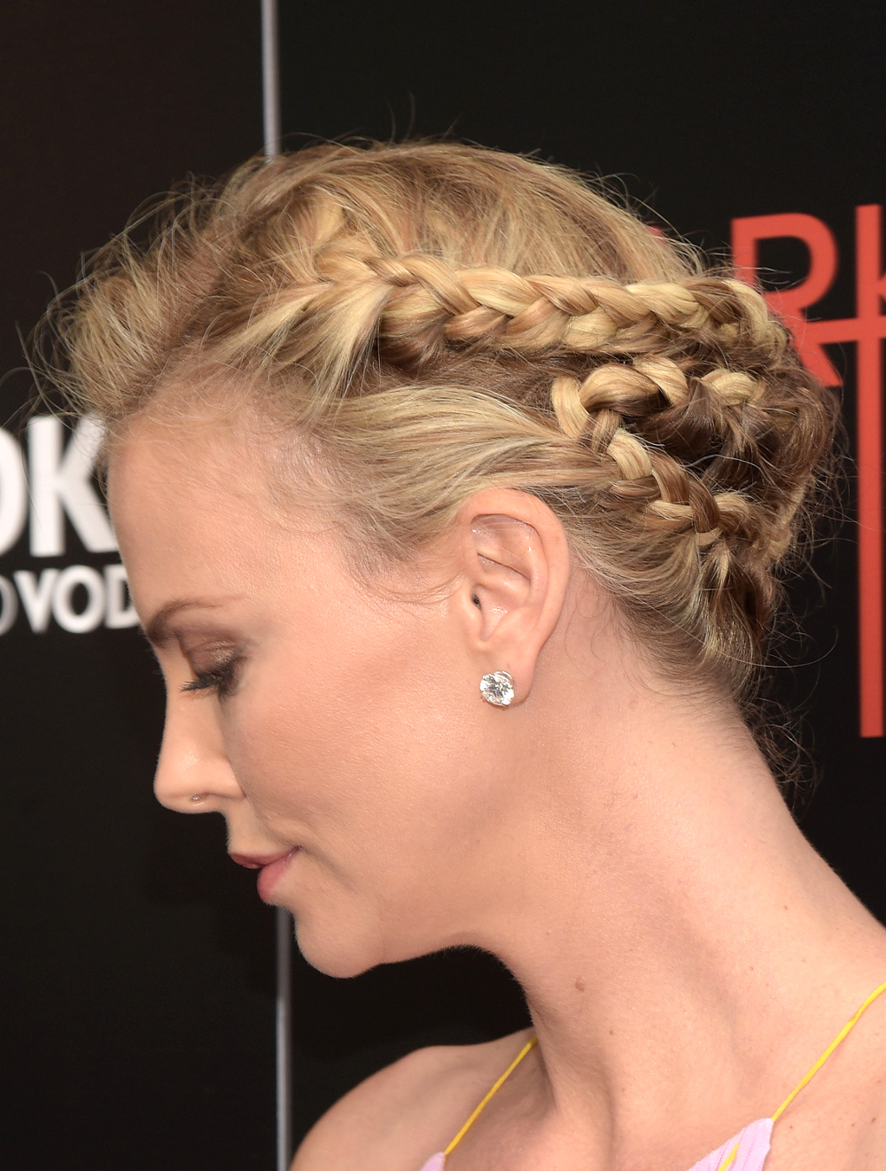 charlize theron kotsida sto plai