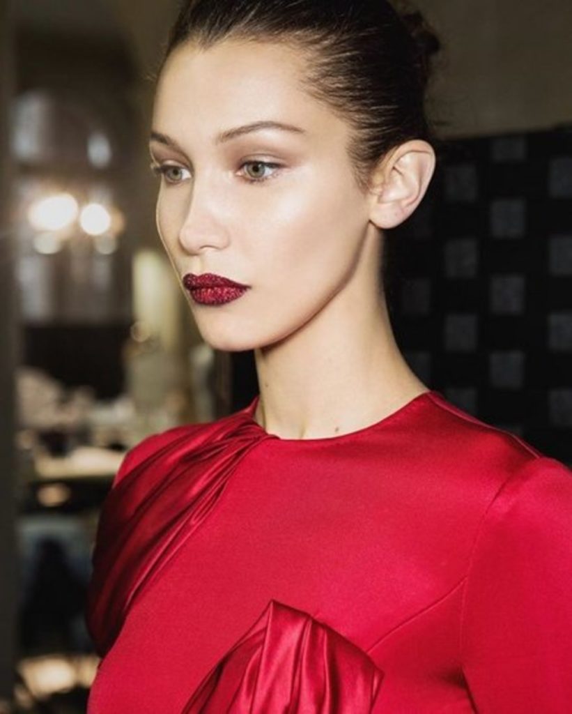 bella hadid, glitter lips