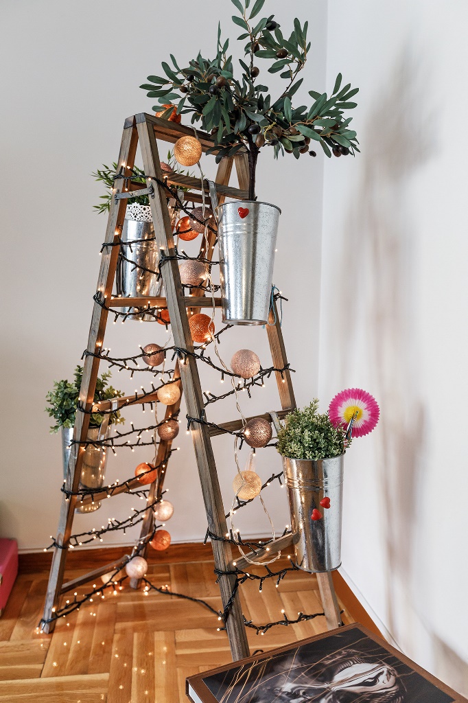 mary sinatsaki, mairi, spiti mairiboo, tefhos maiou