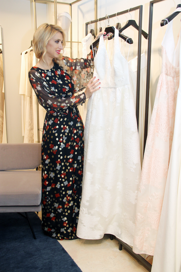 Η Μυρτώ Κάζη με ένα από τα νυφικά της Max Mara Bridal Collection