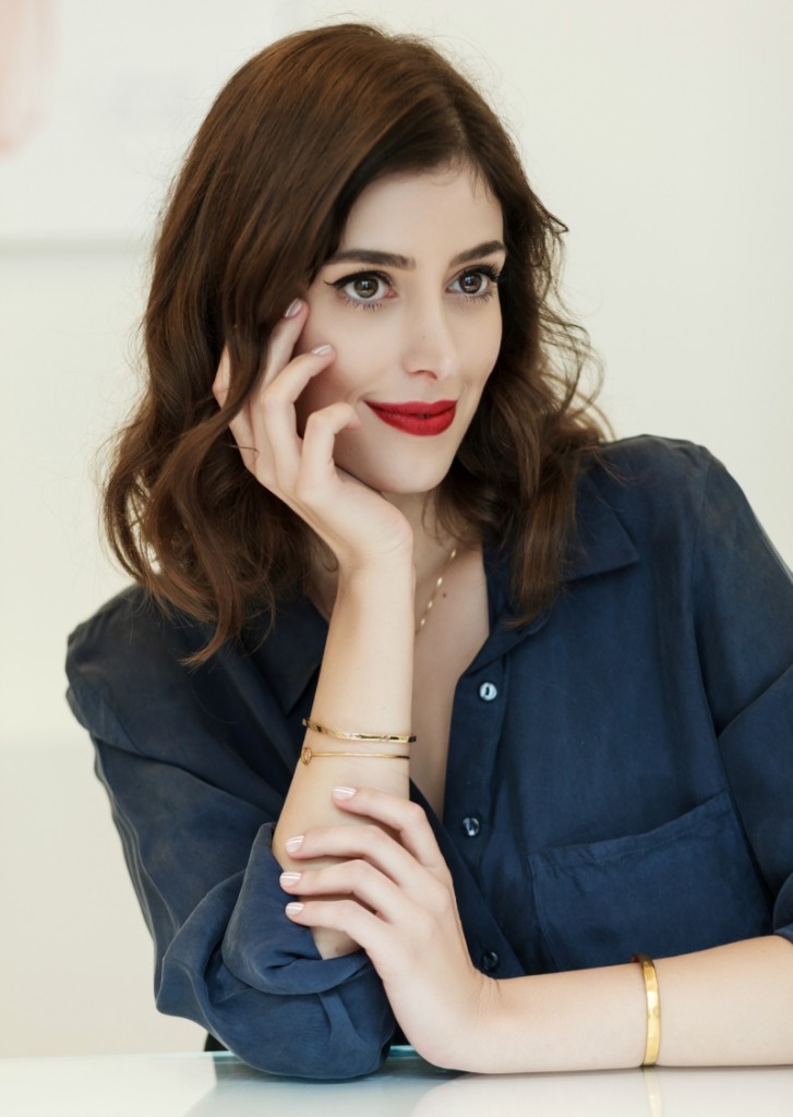 chrysa darsakli, essie mani