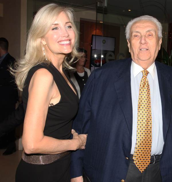 Kontominas laurie holcombe