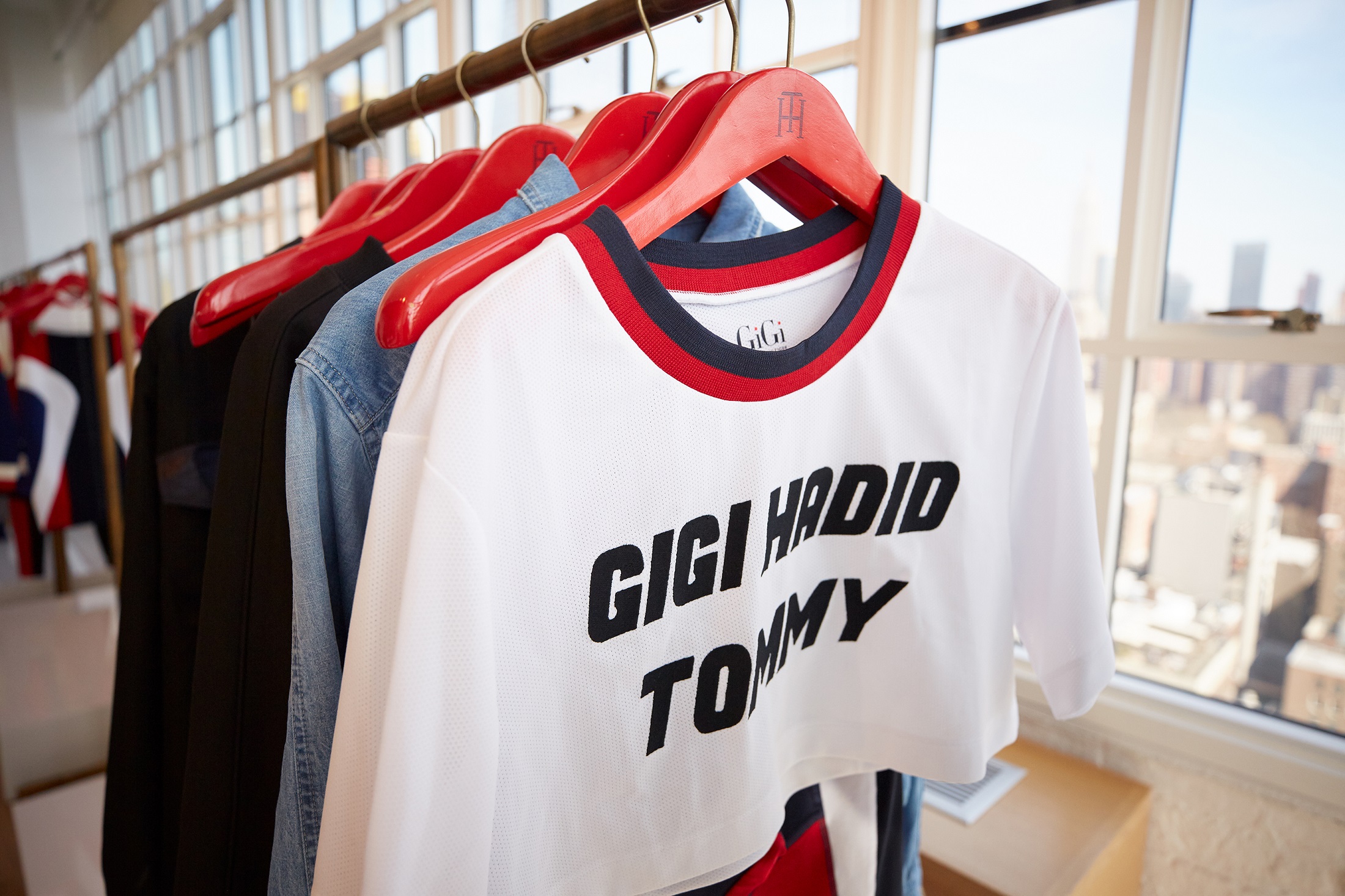 th_ss18_tommyxgigi_designmeeting_06