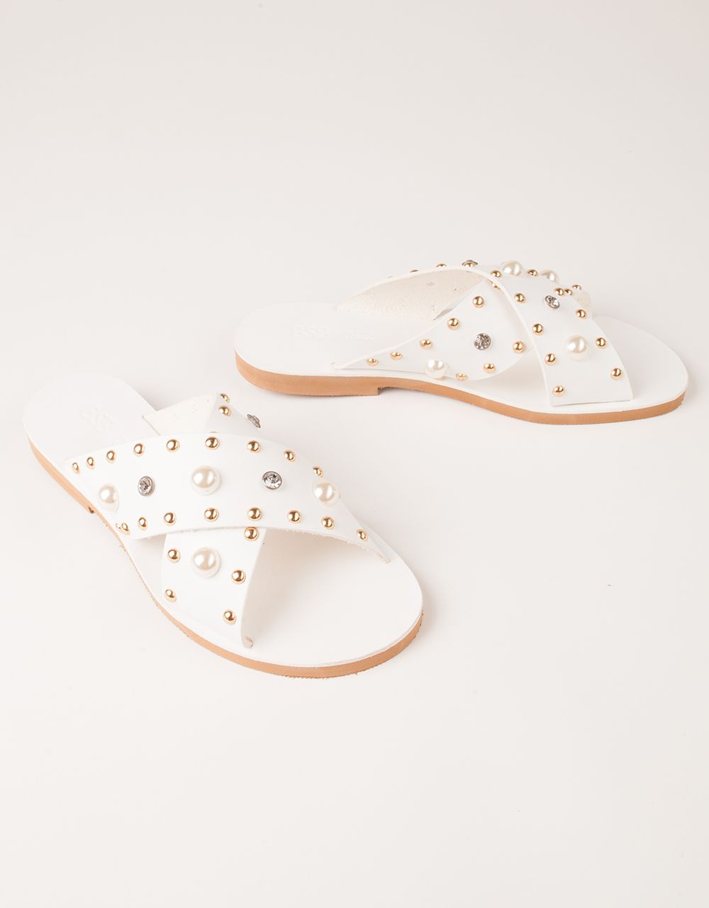 λευκά παπούτσια