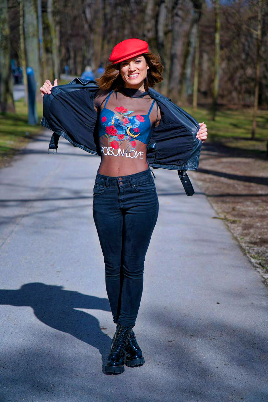 mairi sinatsaki berlin bra