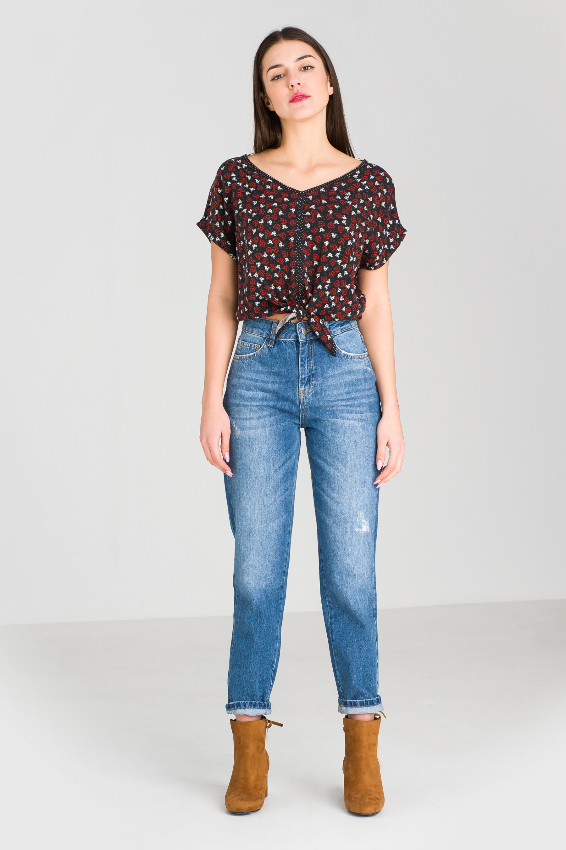 mom fit jeans attrattivo