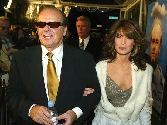Jack_Nicholson_and_Lara_Flynn_Boyle-min