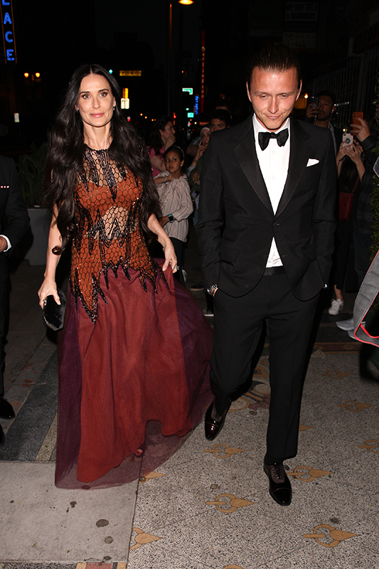 Demi Moore and her boyfriend arrive to a party held for Gwyneth Paltrow and Brad Falchuck which is rumored to be their wedding in Los Angeles Pictured: Demi Moore Ref: SPL1682938 140418 Picture by: Photographer Group / Splash News Splash News and Pictures Los Angeles:310-821-2666 New York:212-619-2666 London:870-934-2666 photodesk@splashnews.com