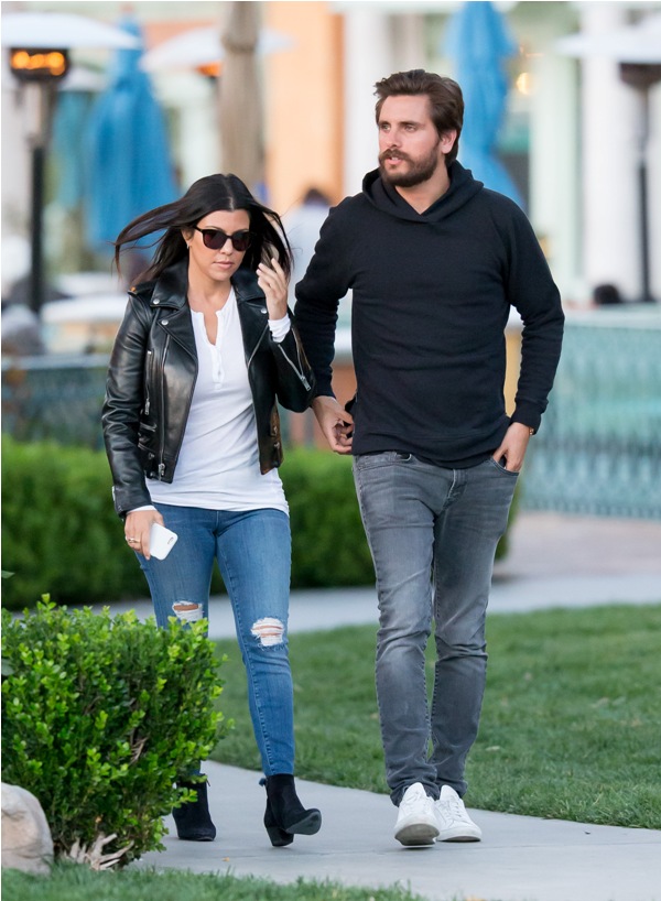 EXCLUSIVE: Kourtney Kardashian and Scott Disick seen at dinner in Calabasas, California. <P> Pictured: Kourtney Kardashian and Scott Disick <B>Ref: SPL1045749 040615 EXCLUSIVE</B><BR /> Picture by: VIPix / Splash News<BR /> </P><P> <B>Splash News and Pictures</B><BR /> Los Angeles:310-821-2666<BR /> New York:212-619-2666<BR /> London:870-934-2666<BR /> photodesk@splashnews.com<BR /> </P>