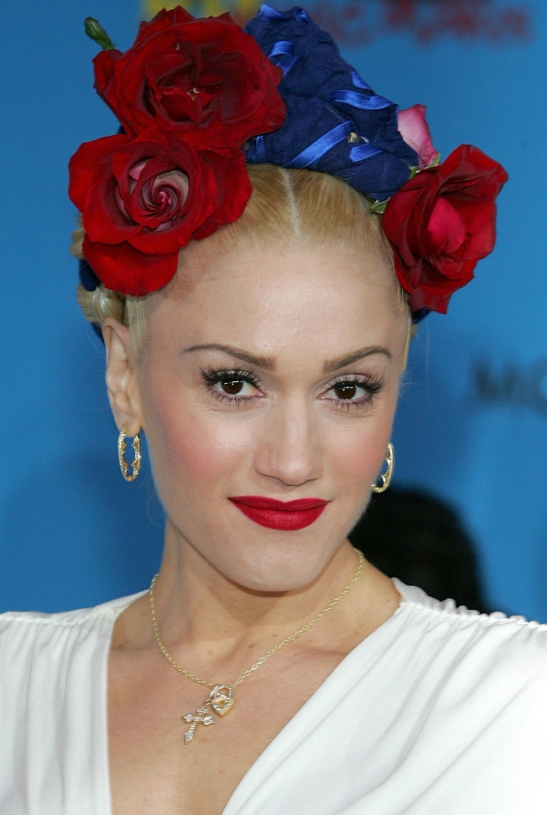 Getty Images, λουλούδια στα μαλλιά