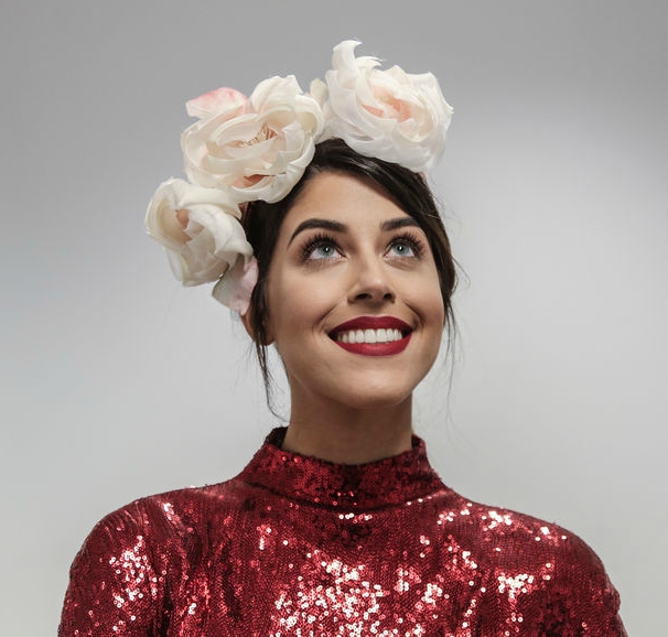 demy, λουλούδια στα μαλλιά