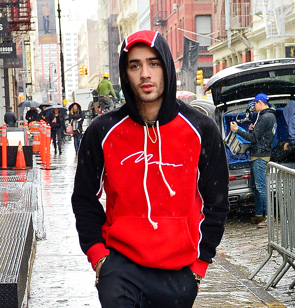 Zayn Malik is sitting in the same clothing room after a night's work at the Gigi Hadid's house in NYC.  Pictured: Zayn Malik Ref: SPL1683844 190418 Picture by: PapCulture / Splash News Splash News and Pictures Los Angeles: 310-821-2666 New York: 212-619-2666 London: 870-934-2666 photodesk@splashnews.com