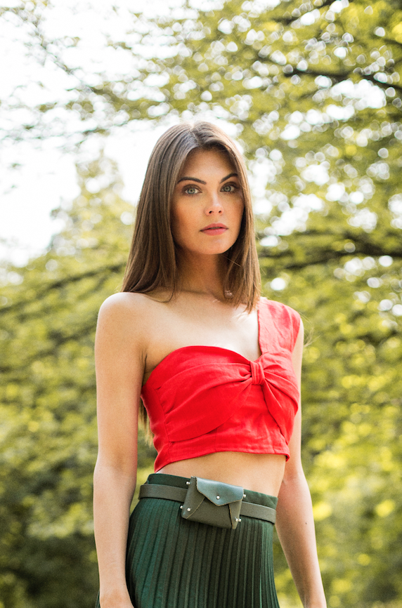 Όλα τα ρούχα της capsule συλλογής είναι διαθέσιμα στο shop.theblondesalad.com