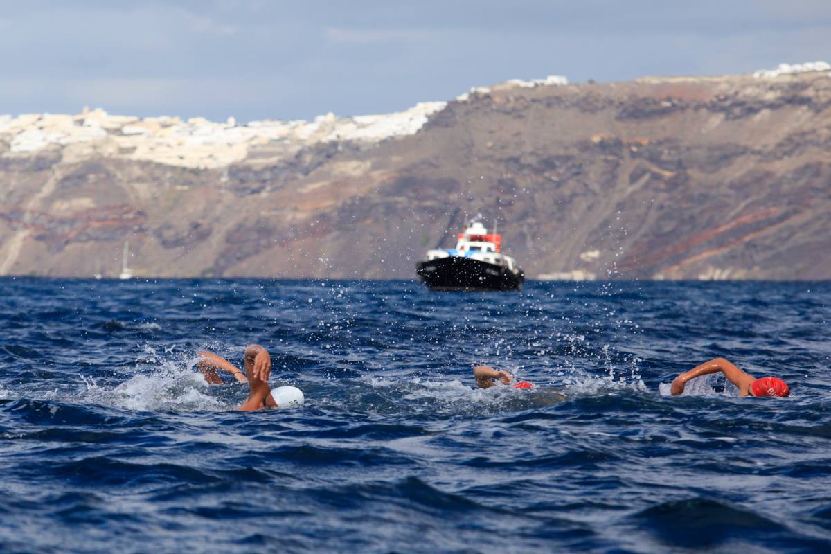 2 Santorini Experience_Swimming photo by Babis Gkiritziotis