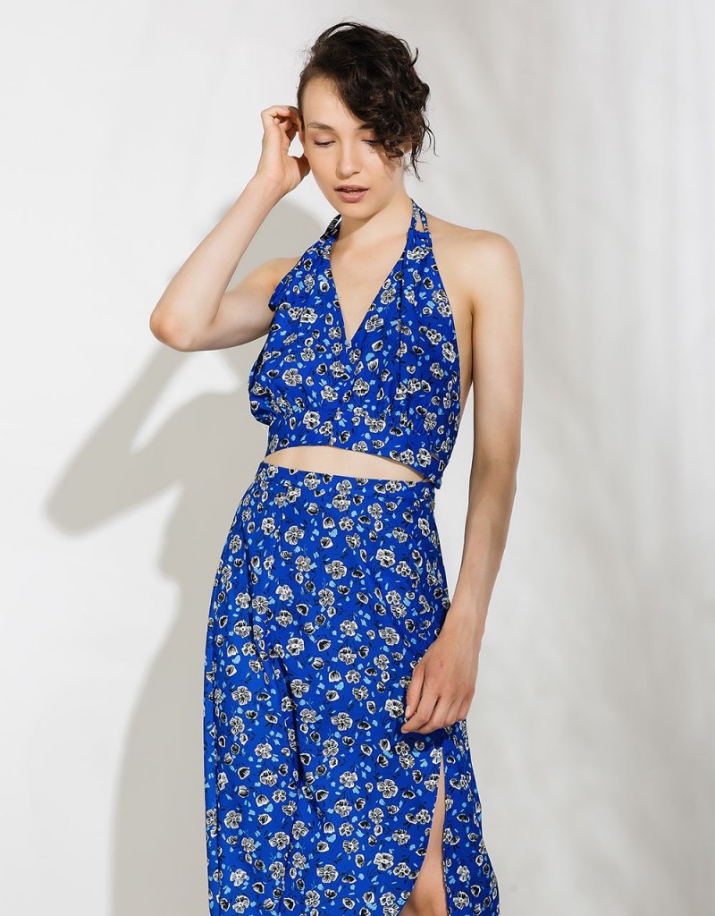 FLORAL HALTER CROP TOP, Αυτή η τάση του καλοκαιριού θα κάνει το πρωινό σας ντύσιμο «παιχνιδάκι»