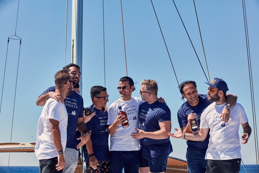 006_explore_greece_boat