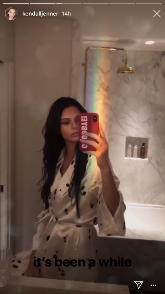 Kendall Jenner έχει μαλλιά μέχρι τη μέση