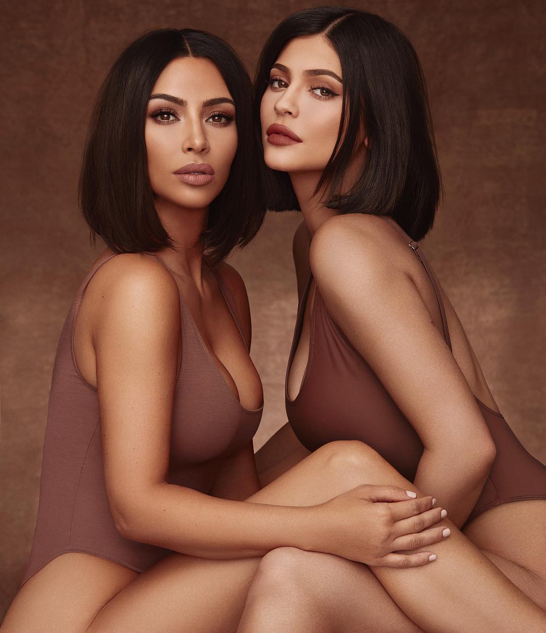 kim-kylie, Black Friday: Η Kylie Jenner και η Kim Kardashian West επιστρέφουν με νέα συλλογή κραγιόν