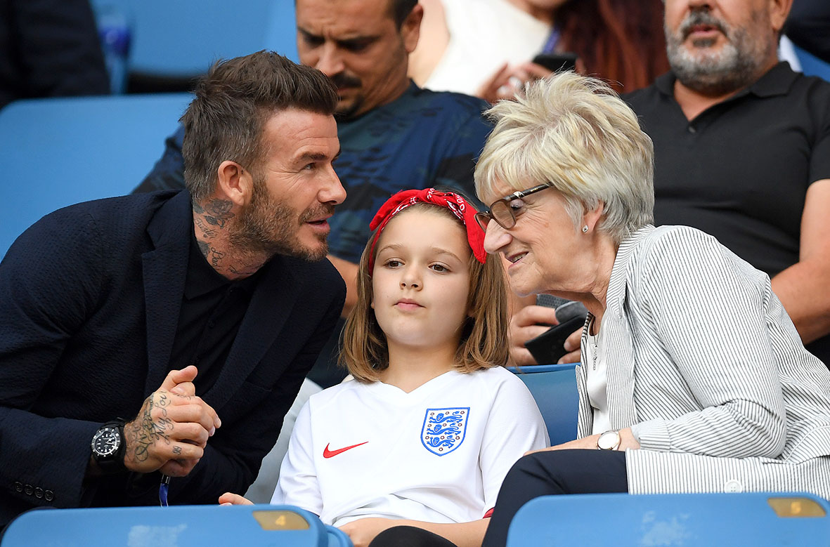 H μητέρα του David Beckham και η κόρη του