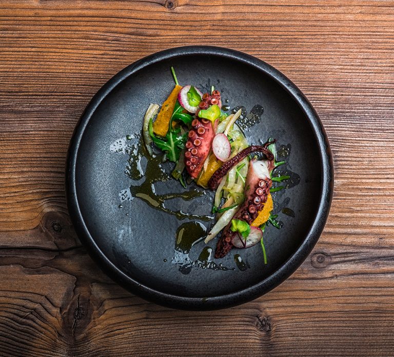 Χταπόδι ξιδάτο με λευκή ταραμοσαλάτα