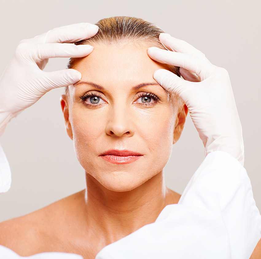 Κοντινό σε πρόσωπο γυναίκας πριν τη βλεφαροπλαστική.