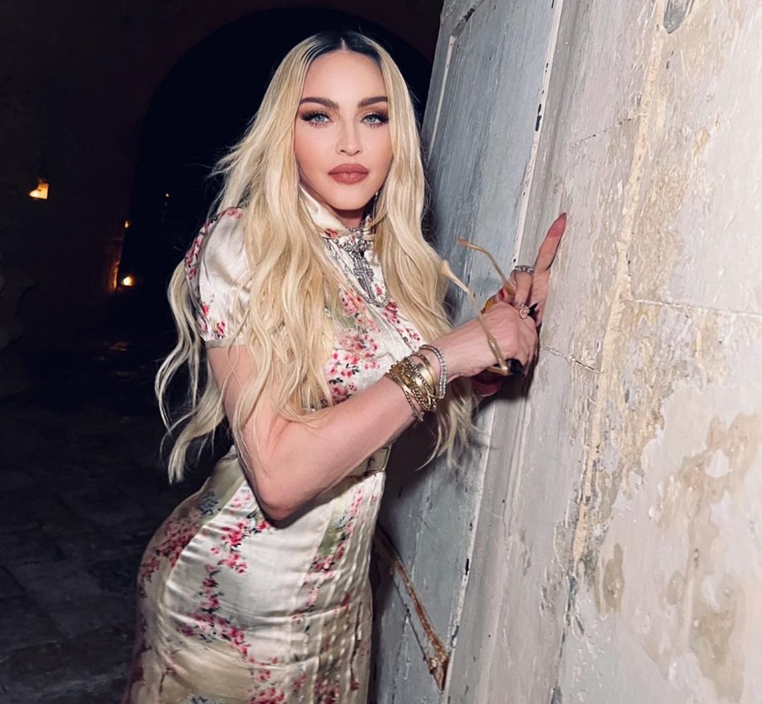 Madonna με μαλλιά ξανθά