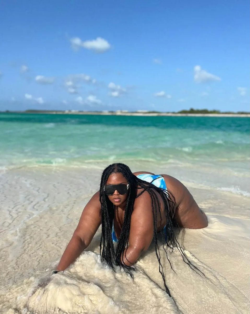 Αυτή η εικόνα δεν έχει ιδιότητα alt. Το όνομα του αρχείου είναι lizzo-1-e1660298173294.jpg