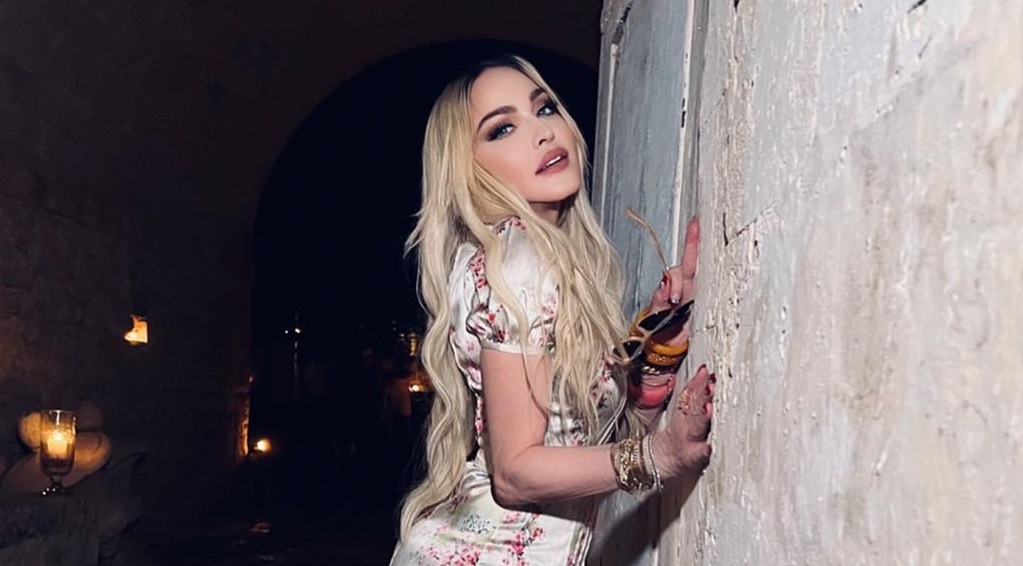 Madonna με μαλλιά ξανθά