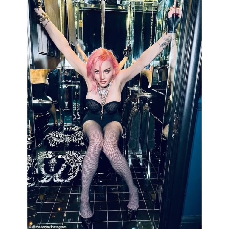 Madonna με μαλλιά ροζ