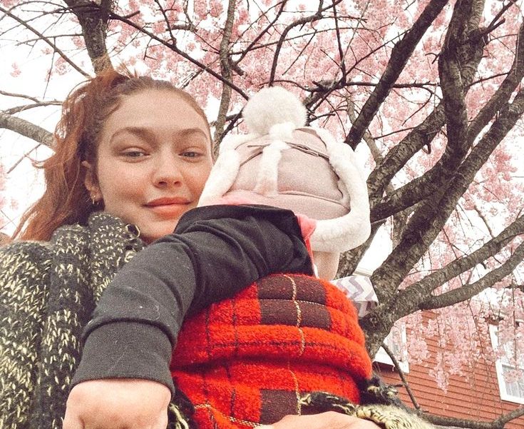 H Gigi Hadid και η κόρη της όταν ήταν μωράκι