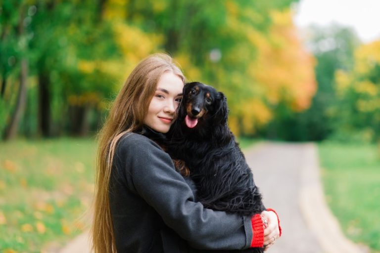 Σκύλος με γυναίκα