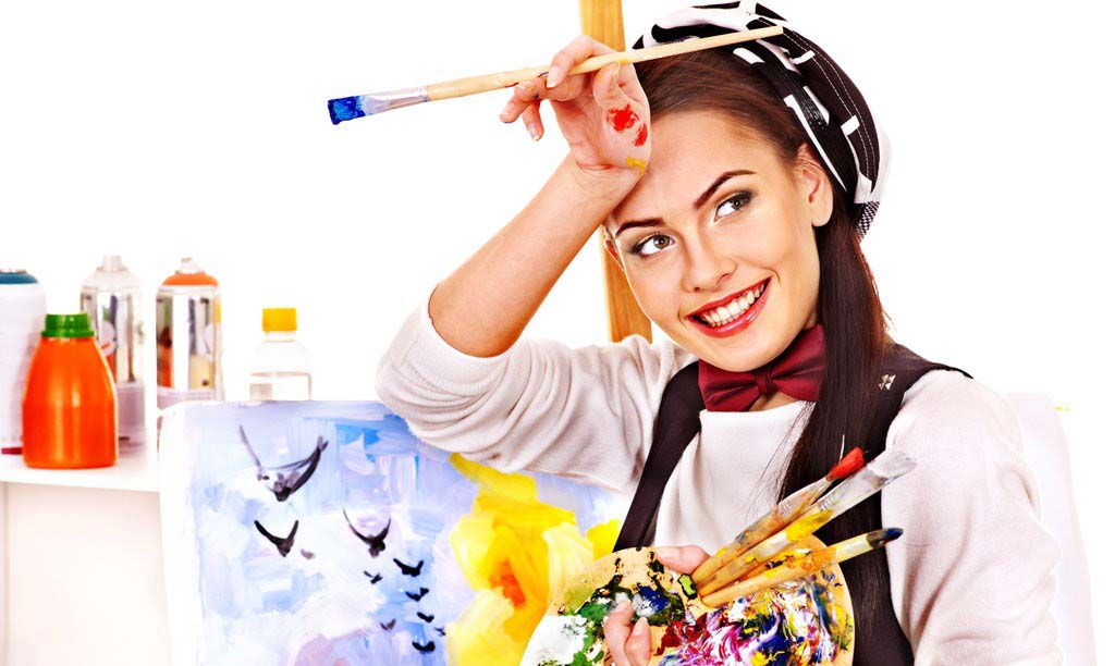 Γυναίκα ζωγραφίζει